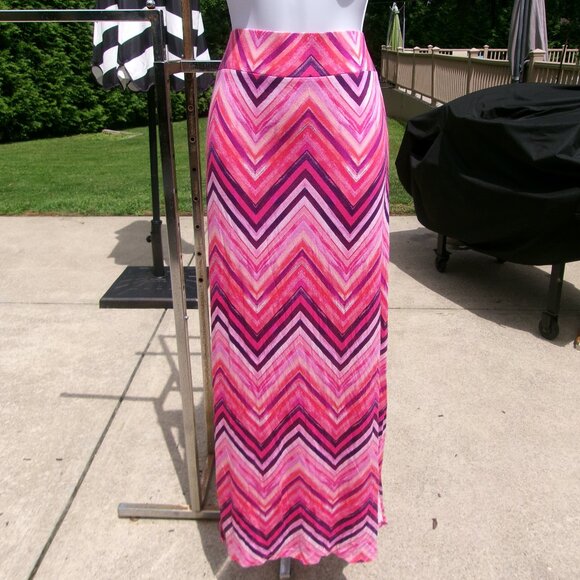NWT ANA PINK CHEVERON STRIPE KNIT MAXI SKIRT L - Picture 1 of 1
